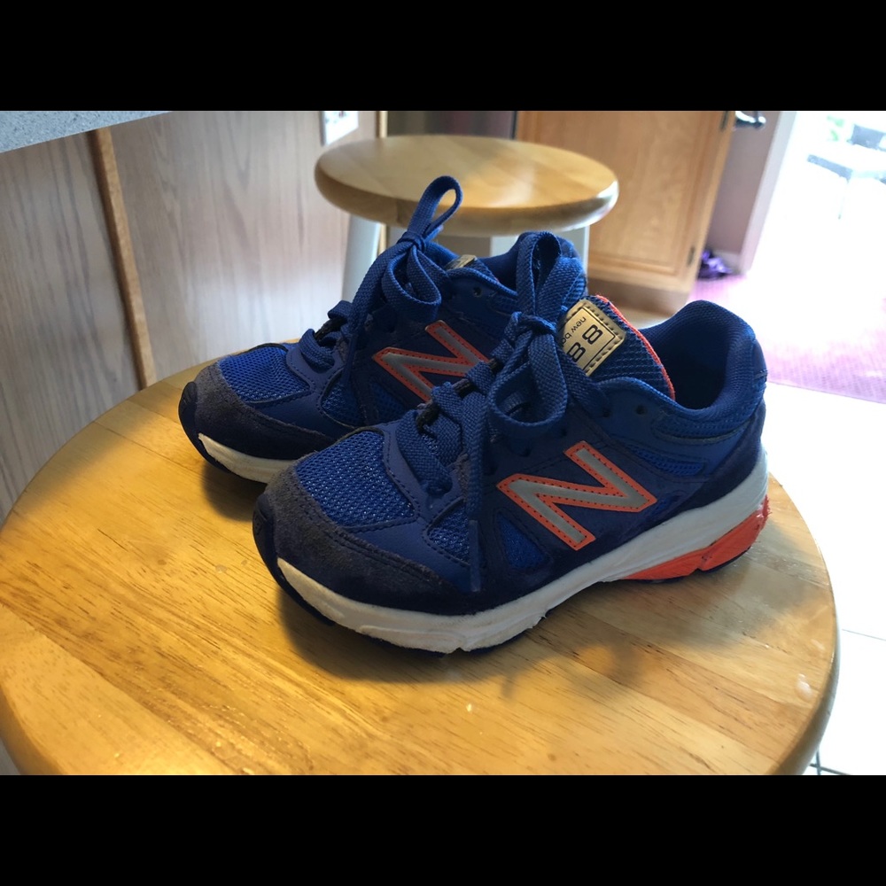 EUC New Balance 10.5 little boys running shoe